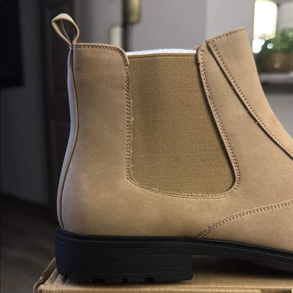 Coutgo Men's Chelsea Boots Leather Slip-on Boot 🥾 Size 10.5 Brand New
